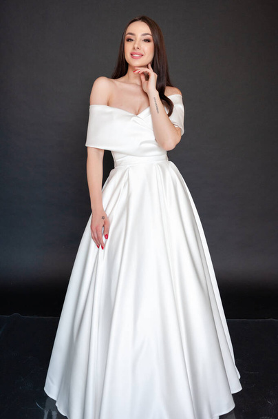 beautiful young woman in wedding dress  - Fotografie, Obrázek