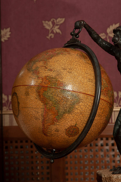 Antique world globe in the interior of a house. - Fotoğraf, Görsel