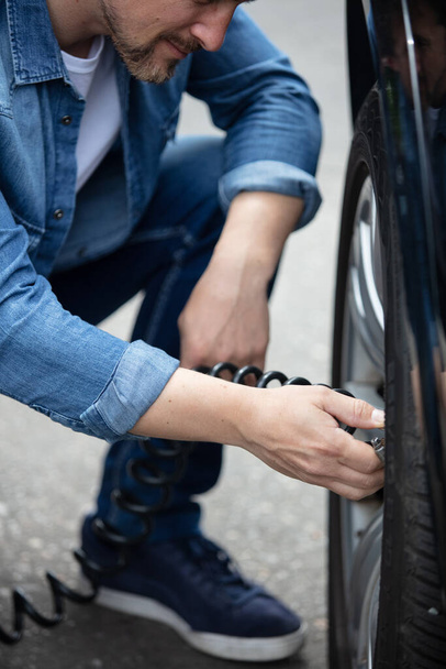 man checking air pressure in car tyre - Φωτογραφία, εικόνα