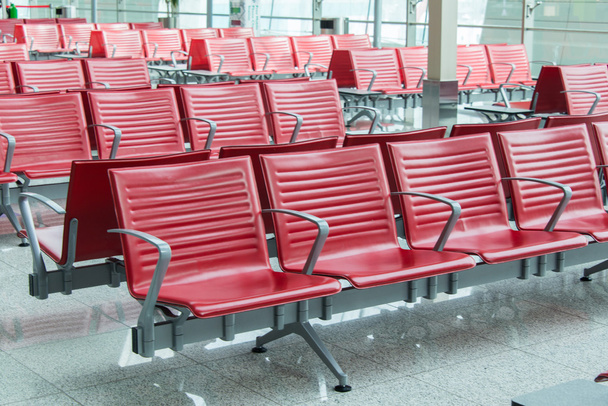 sedie rosse in aeroporto - Foto, immagini