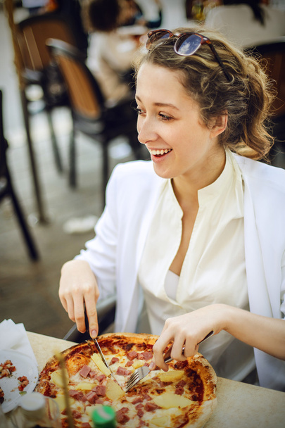 Eating pizza - Foto, Imagen