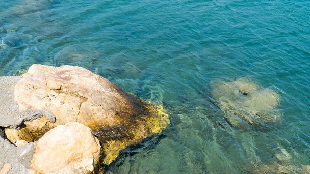 Türkisblaues Meer. Ägäis in der Türkei. Hintergrund Sommerurlaub - Foto, Bild