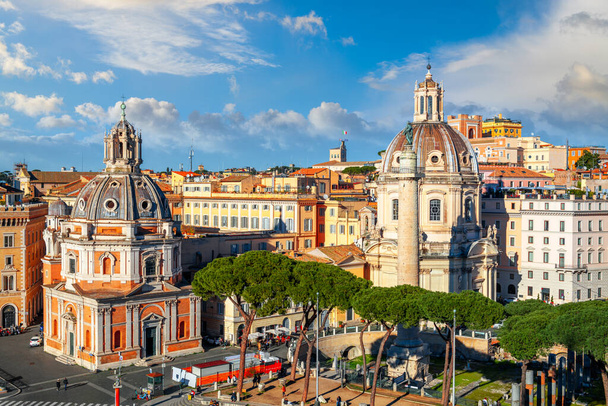 ローマ、イタリアの歴史的な教会やドーム. - 写真・画像