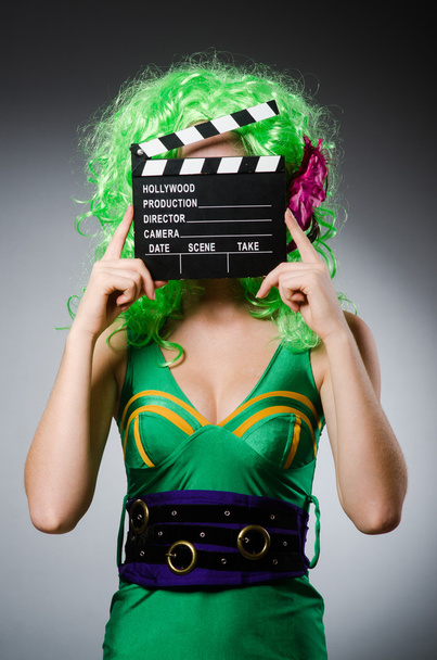 St. Patrick konseptinde film tahtası olan kadın. - Fotoğraf, Görsel