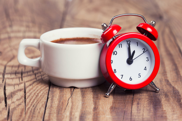 Cup of coffee with alarm clock - Φωτογραφία, εικόνα