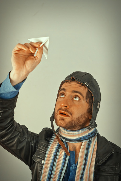 Havacı adam kağıt uçak - Fotoğraf, Görsel