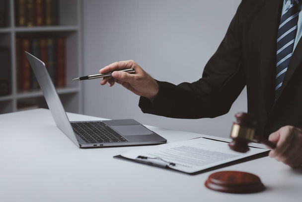 Lawyer who assists legal counsel with clients who are stuck in a lawsuit or want to file a lawsuit, lawyering is a legal battle, using the law to fight a lawsuit fairly. - Photo, Image