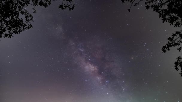 Звезды галактики Млечного Пути, Звездный Временной Лапс, Галактика Млечного Пути, Движущаяся по Ночному Небу, Темное Небо в красивом звездном ночном времени, Галактика Млечный Путь. 4K Высокое качество. Удивительное ночное небо - Кадры, видео