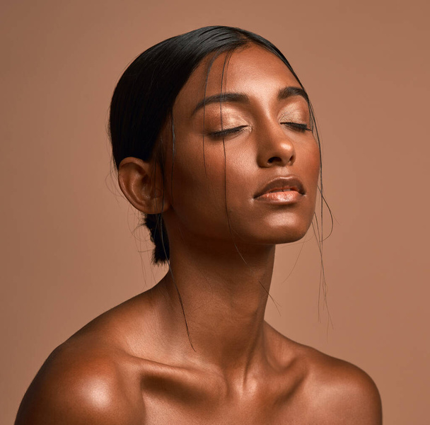 In me, youll feel God. a beautiful young woman posing against a brown background - Foto, Imagem
