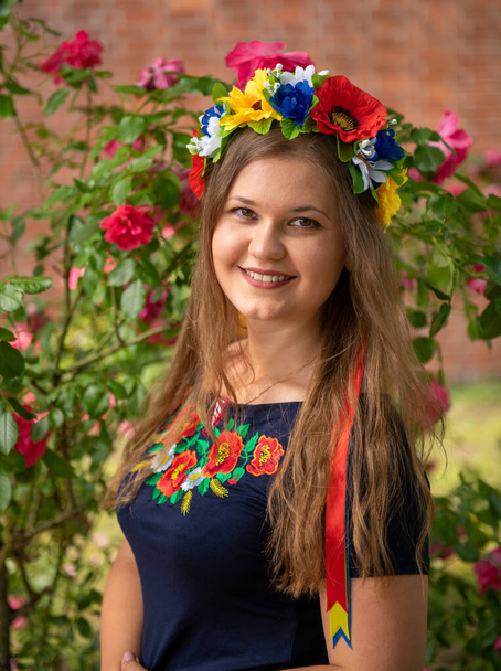 Vibrant Ukrainian Vyshyvanka Adorned by a Cheerful Young Woman - Foto, Imagen