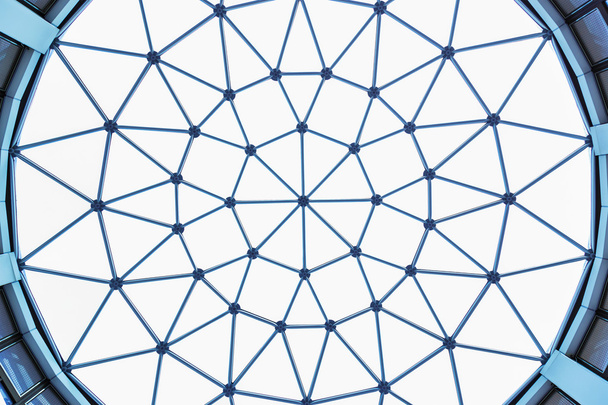 Δομή δικτυωτού πλέγματος ενός θόλου πάνω από λευκό - Φωτογραφία, εικόνα