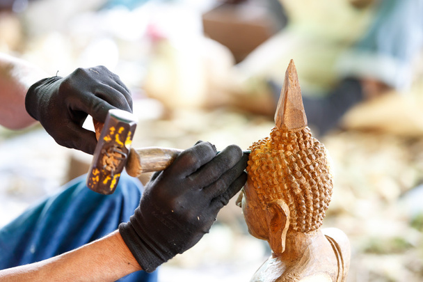 Hand of carver carving wood - Фото, зображення