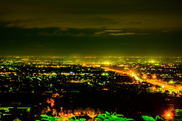 Chiang Mai Night View from Wat Phra That Doi Kham Viewpoint, Thaiföld. - Fotó, kép