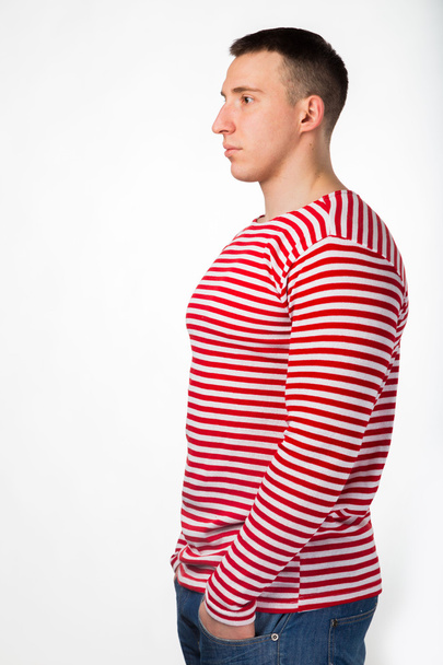 Musculoso hombre con una ropa a rayas
 - Foto, imagen