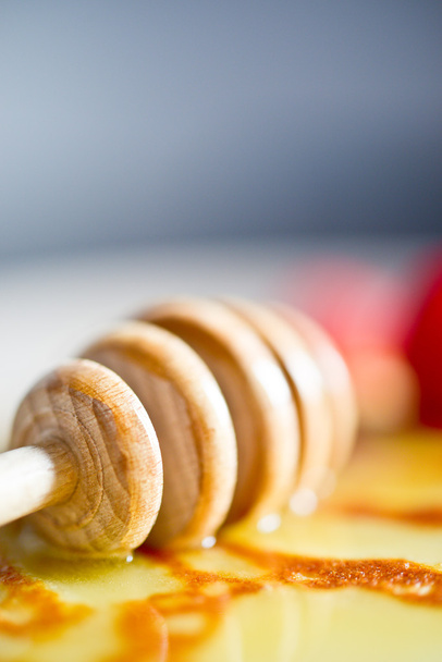 Honey dipper and pancakes - Фото, зображення