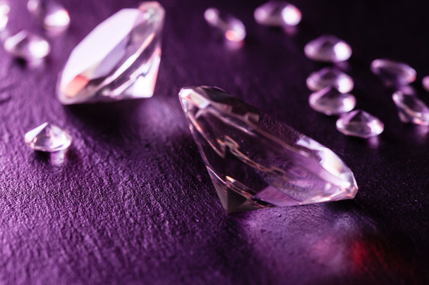 Different diamonds with purple light - Foto, Imagen