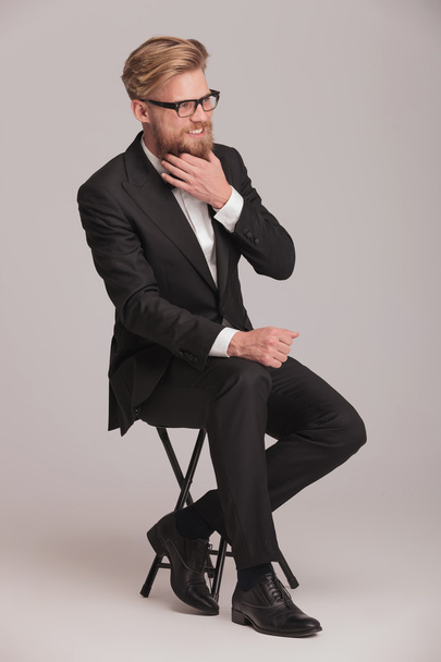 Elegant business man sitting on a stool - Fotoğraf, Görsel
