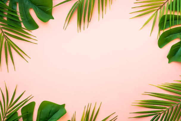 Summer flat lay background. Tropical leaves, palm leaves and monstera on pink background. - Fotografie, Obrázek