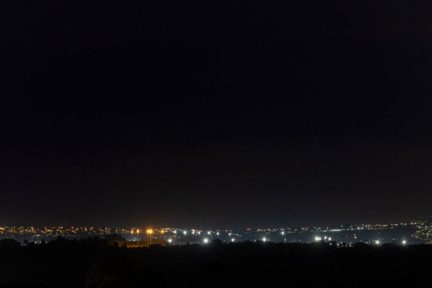 Éjszakai kilátás Brasilia, Brazília fővárosa. Égtáj. Természet. - Fotó, kép