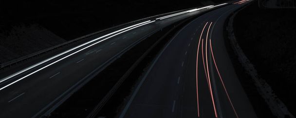 luces de coches con noche. larga exposición - Foto, imagen