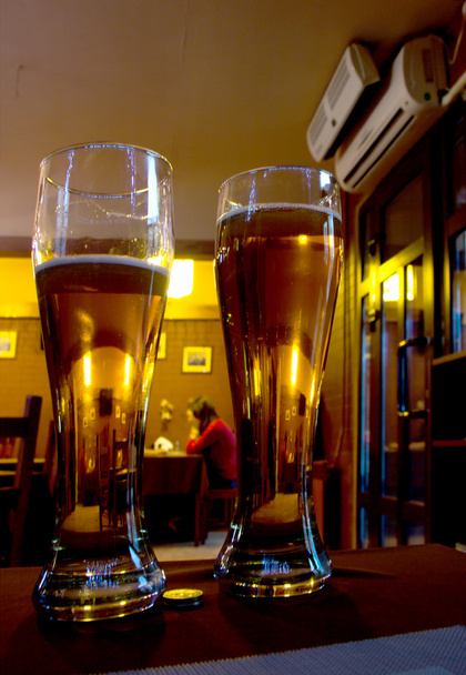Пивне скло в барі
 - Фото, зображення