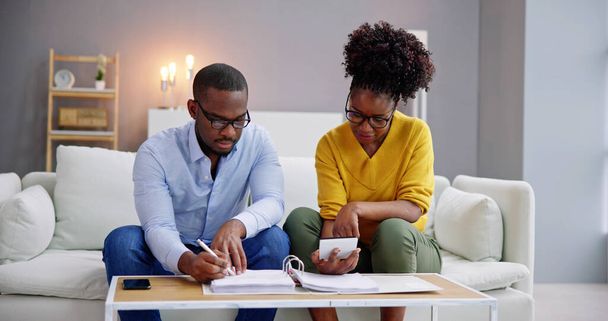 African Couple Doing Financial Budgeting And Income Taxes - Foto, Imagen