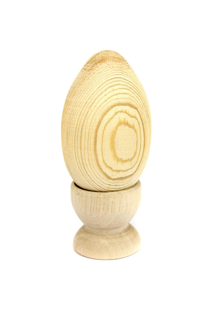 Ovo de madeira isolado
 - Foto, Imagem