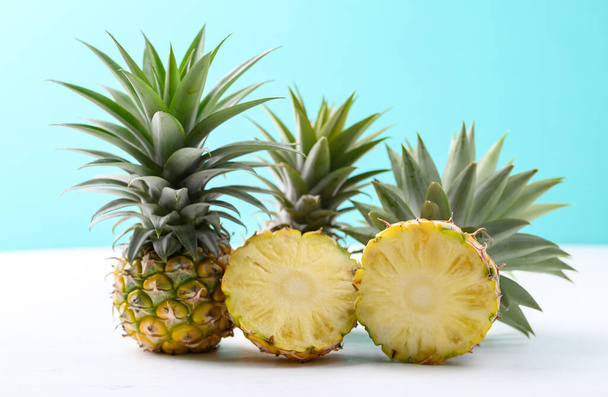 Tajskie owoce ananasowe w sezonie letnim, owoce tropikalne - Zdjęcie, obraz