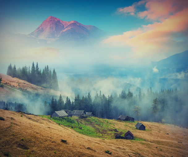 Misty mountain village - Fotografie, Obrázek