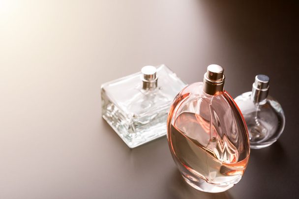 Три пляшки парфумів
 - Фото, зображення