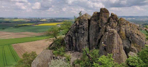 гірський шарфенштайн поблизу скелелазіння Німеччини. Високоякісна фотографія - Фото, зображення