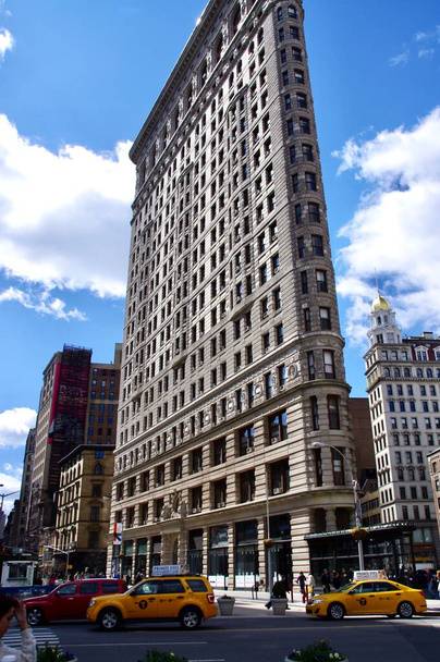 The Flatiron Building, 175 Fifth Avenue. Built in 1902. New York, NY, USA. April 4, 2015.  - Zdjęcie, obraz