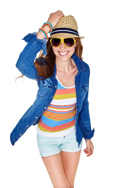 Радісно про літо. Студійний знімок молодої жінки, одягненої в літо ізольовано на білому
 - Фото, зображення