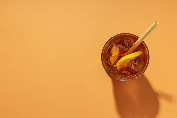 El té de hielo - la bebida para refrescarse en el tiempo caliente veraniego - Foto, Imagen