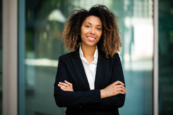 Confident young afro american female manager outdoor smiling - Fotoğraf, Görsel