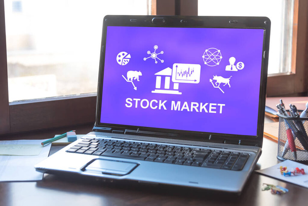 株式市場の概念を表示するノートパソコン画面 - 写真・画像
