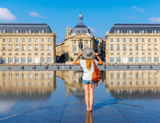 Woman tourist in France- Bourse square with water mirror,  Bordeaux city landscape - Foto, immagini