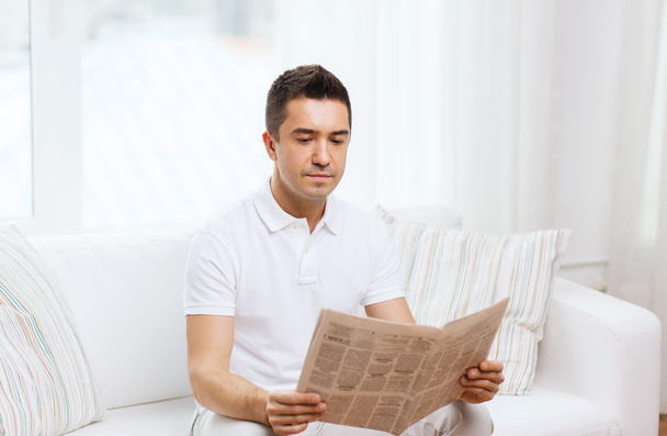 man reading newspaper at home - Fotoğraf, Görsel