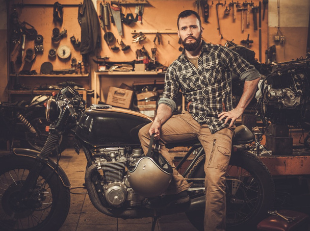Mechanic and vintage style cafe-racer motorcycle - Photo, Image