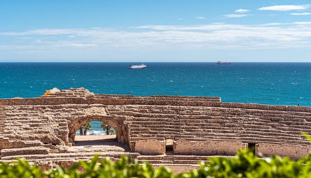 panoramic view of the Roman amphitheater by the sea in Tarragona Spain - Foto, afbeelding