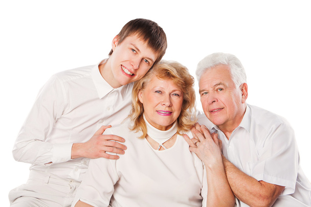 glückliches Seniorenpaar mit Sohn. isoliert auf weißem Hintergrund. - Foto, Bild