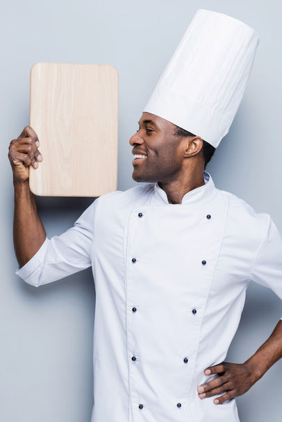African chef carrying cutting board - 写真・画像