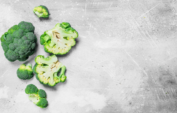 Ripe juicy broccoli. On rustic background - Foto, Imagen