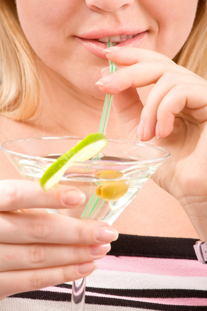 Girl drinking Martini cocktail - Foto, afbeelding