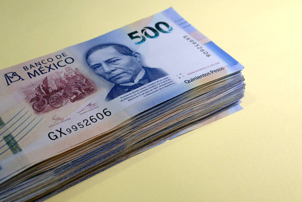 вага 500 мексиканських песо купюр
 - Фото, зображення