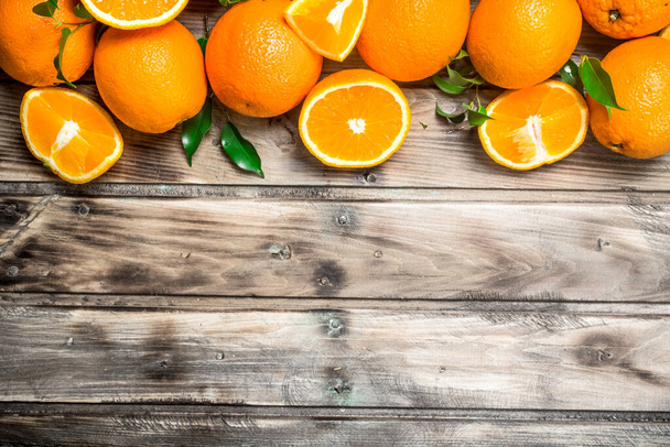 Fresh juicy oranges. On wooden background - Foto, Imagem