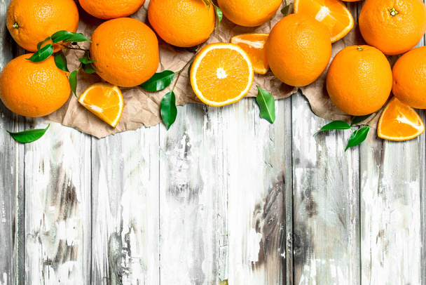 The smell of fresh oranges. On white wooden background - Foto, imagen