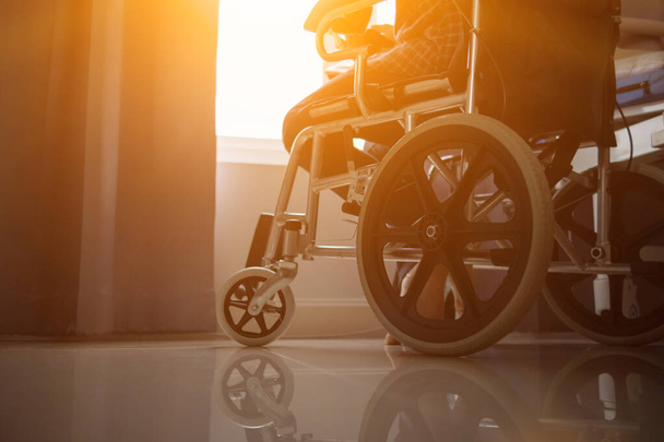 wheelchair is medical device for people who have had an accident or have problems walking to facilitate the patient. concept of preparing wheelchair for patients who are unable to help themselves. - Zdjęcie, obraz