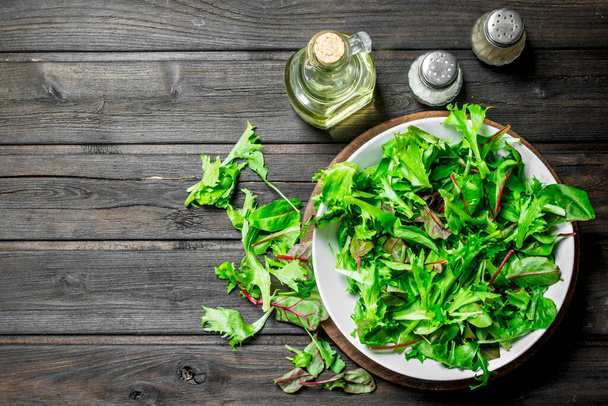 Healthy salad. Arugula salad in a bowl. On a wooden background. - Fotografie, Obrázek