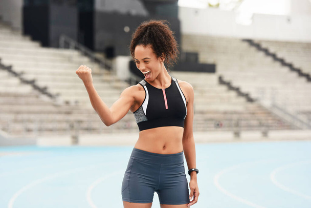 I did it. an attractive young female athlete celebrating while out on the track - Foto, Imagen